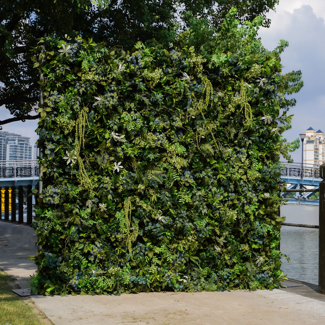 Olive：Fabric Rolling Up Artificial Green Wall - Easy Decor for Home, Hotel, Cafe, Salon