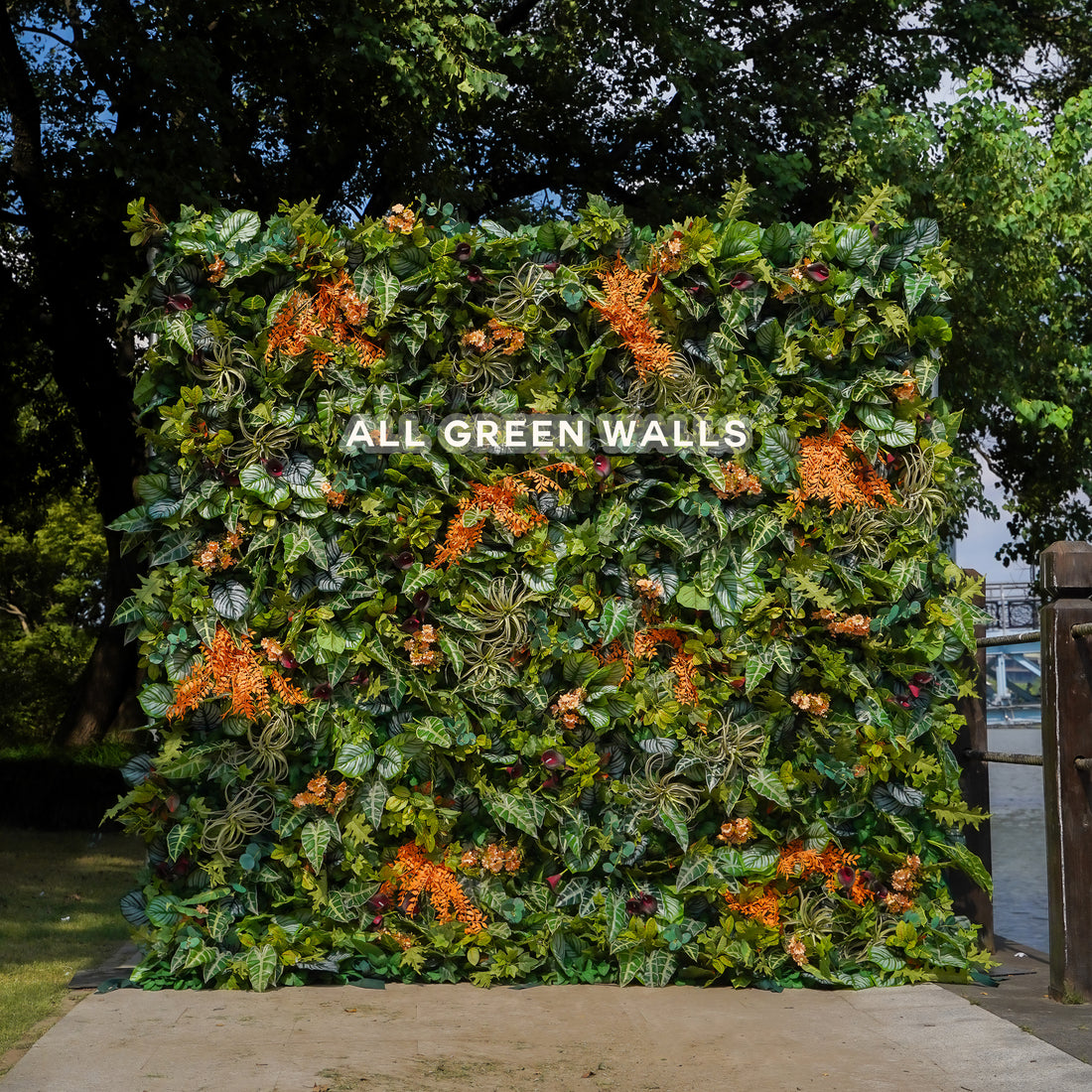 Pistachio：Fabric Rolling Up Artificial Green Wall - Easy Decor for Home, Hotel, Cafe, Salon
